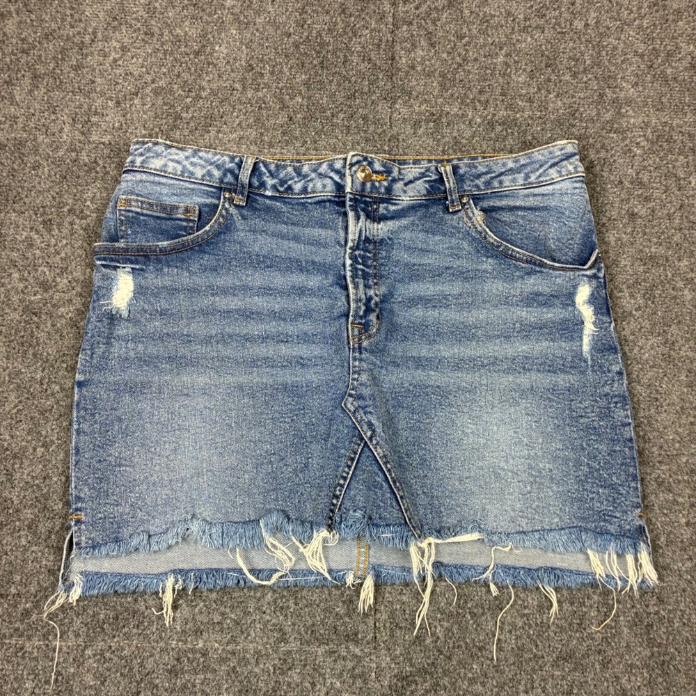 HM Divided Denim Mini Skirt Medium Wash Raw Hem Distressed Womens Size 12 W34